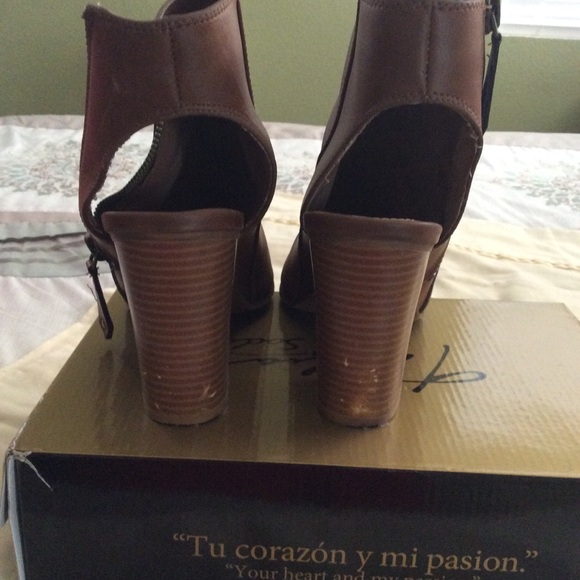 Open toe booties - Picture 3 of 4